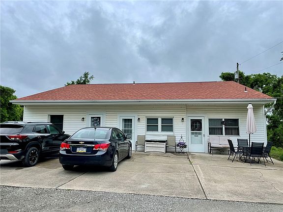 4th image of 1027 Locust Ave