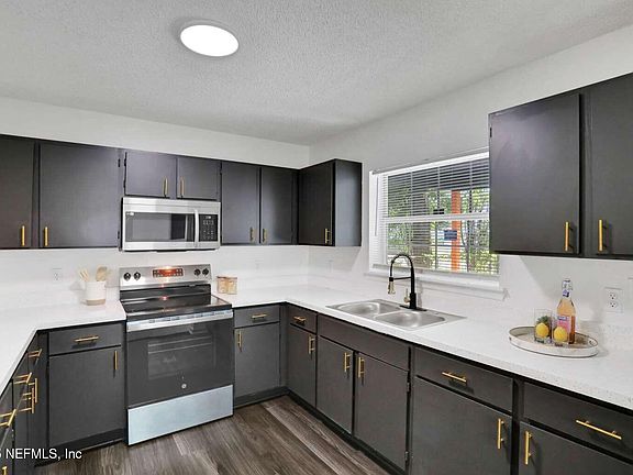 4th image of 1525 SPEARING Street