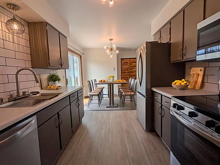 1516 Vogt Dr — Photo 29