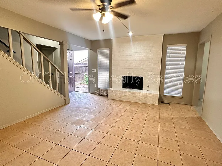 6715 Lyrewood Ln — Photo 6