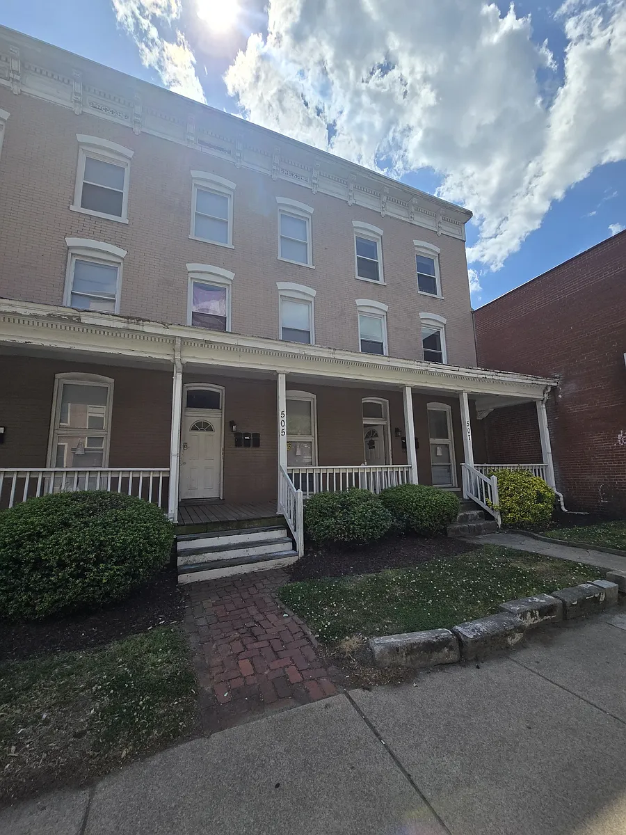 Building Photo - 505 W Grace St #A