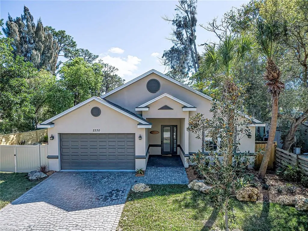 3 bed, 2.0 bath, 1884 sqft, $4,500 — Photo 1