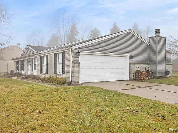 2nd image of 1665 Oak Grove Dr