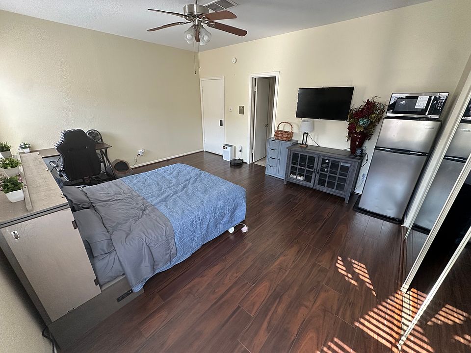 1st image of 2876 Holly Hall St