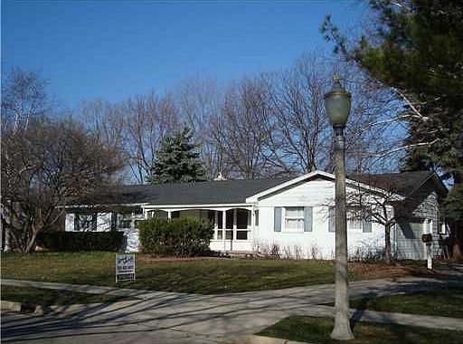 1st image of 611 Pebblebrook Ln