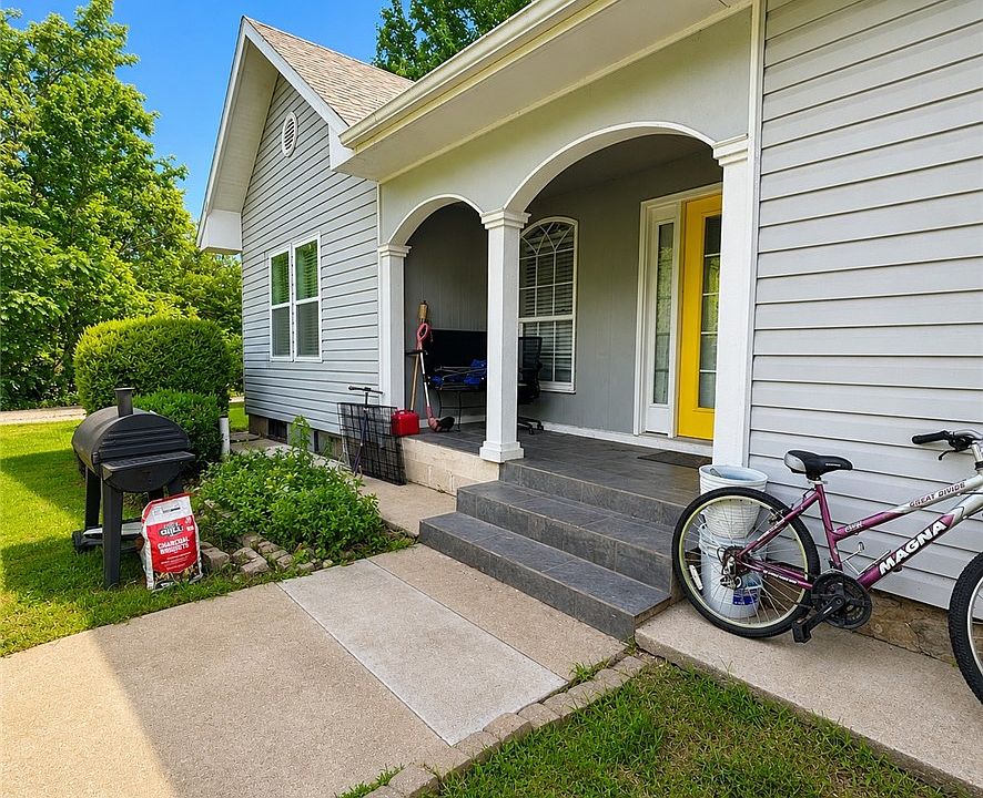 1st image of 1008 N D St