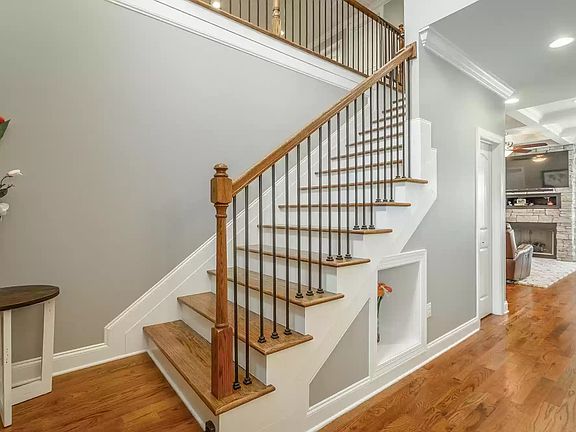 4th image of 2093 Peterson Dr