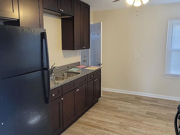 4th image of 14816 Perry Ave