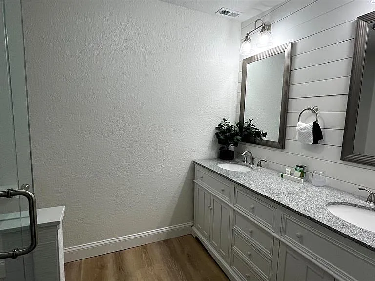 1639 Saint Catherine Dr W — Photo 9