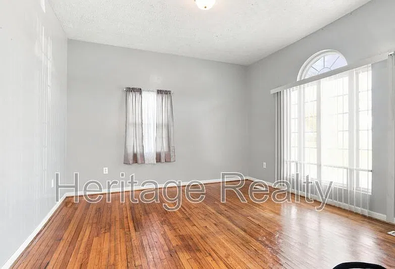 3 bed, 2.0 bath, 1258 sqft, $1,800 — Photo 2