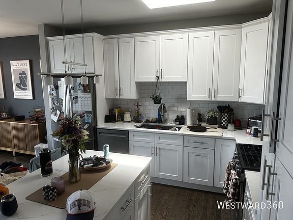 2nd image of 1830 N Winchester Ave APT 315