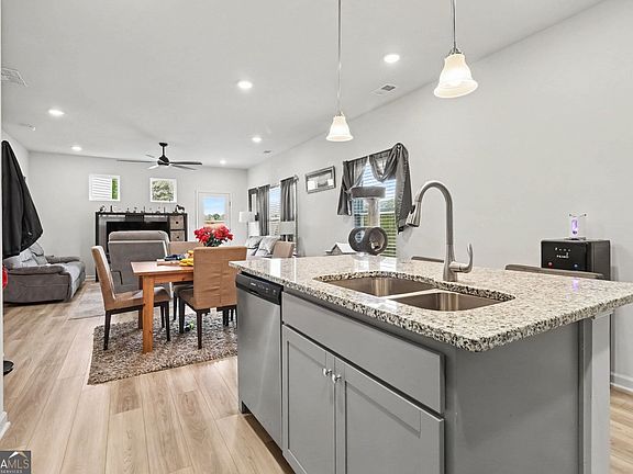 4th image of 38 Busby Dr