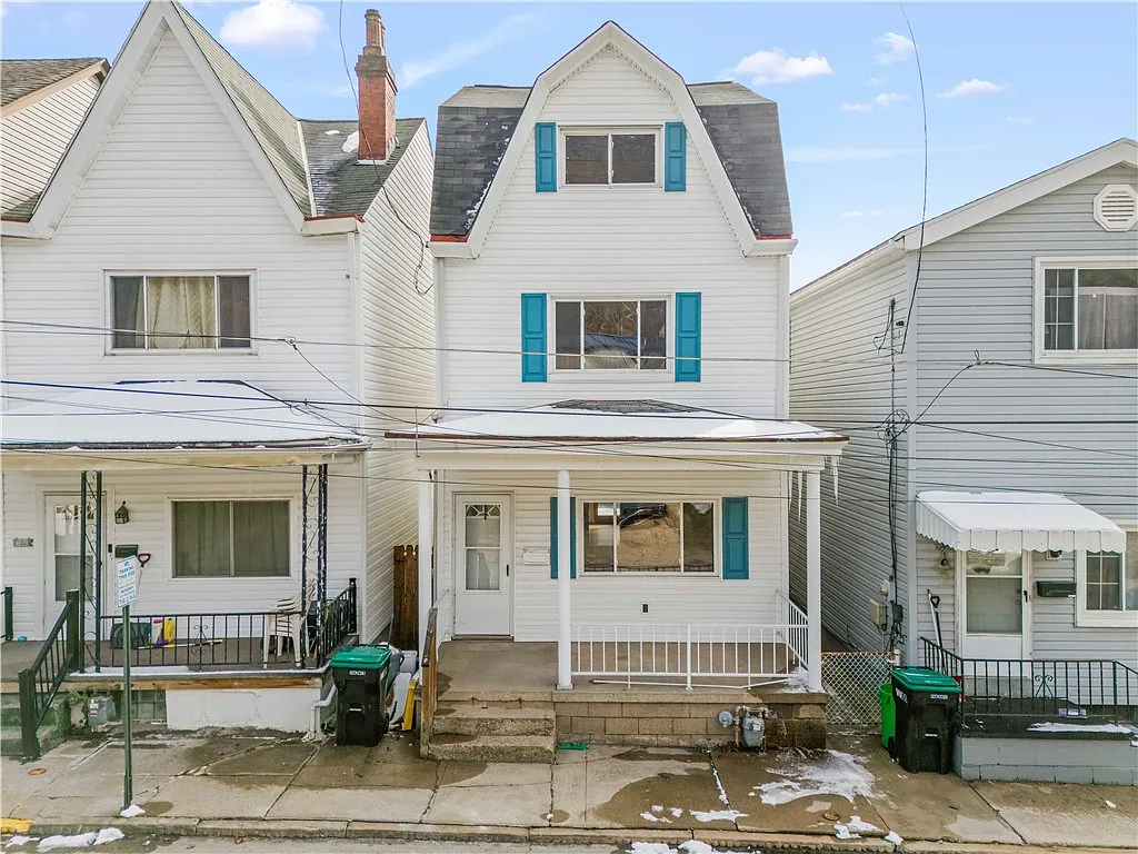 1877 Chapman St photo 1