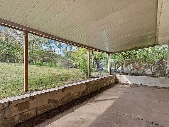 4th image of 1829 River Dr