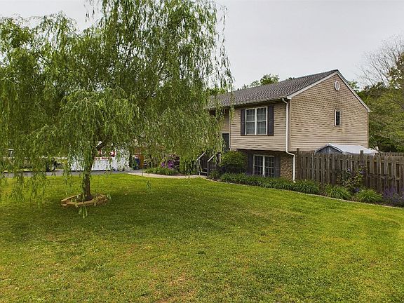 2nd image of 102 Creston Oaks Ct
