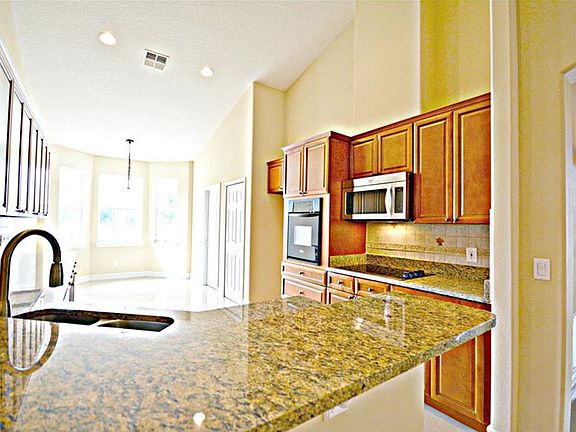 5th image of 12922 Montevista Dr