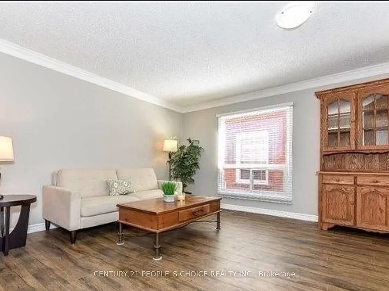 4339 Radisson Cres W — Photo 8