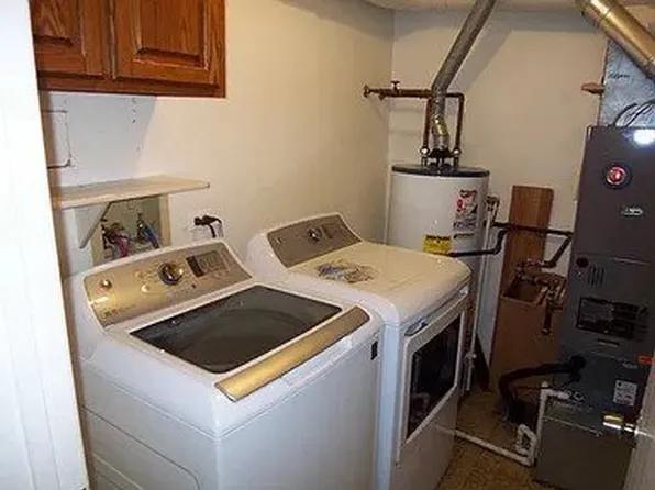 221 Uteg St APT A, Crystal Lake, IL 60014