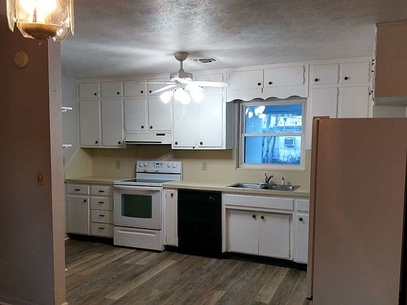 3rd image of 207 SE Osceola Pl