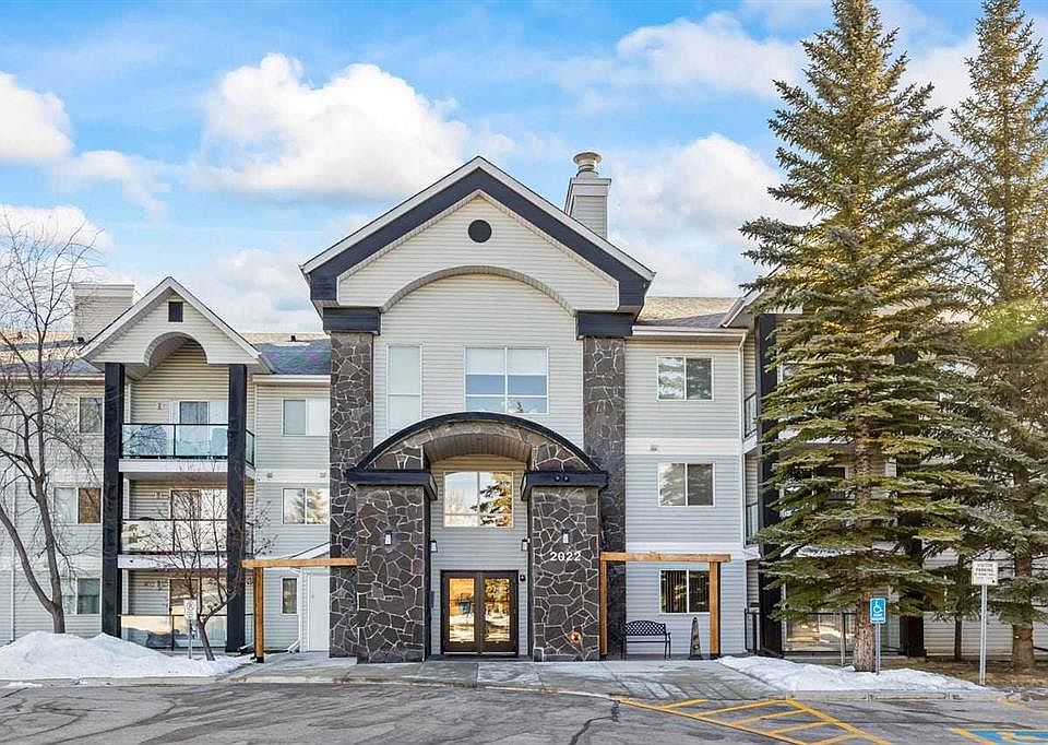 1st image of 2022 W Canyon Meadows Dr SE #304