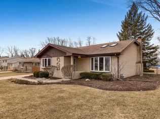 348 N Edgewood Ave, Lombard, IL 60148