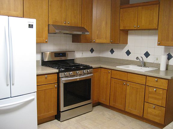 4th image of 2059 32nd Ave