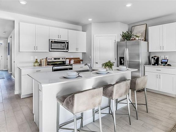 3rd image of 19048 Tangerine RD