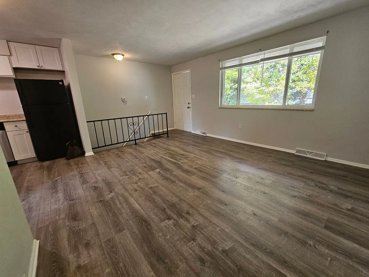 Arvada Pet Friendly 3 Bed 2 Bath Duplex w/ Washer/Dryer! — Photo 2