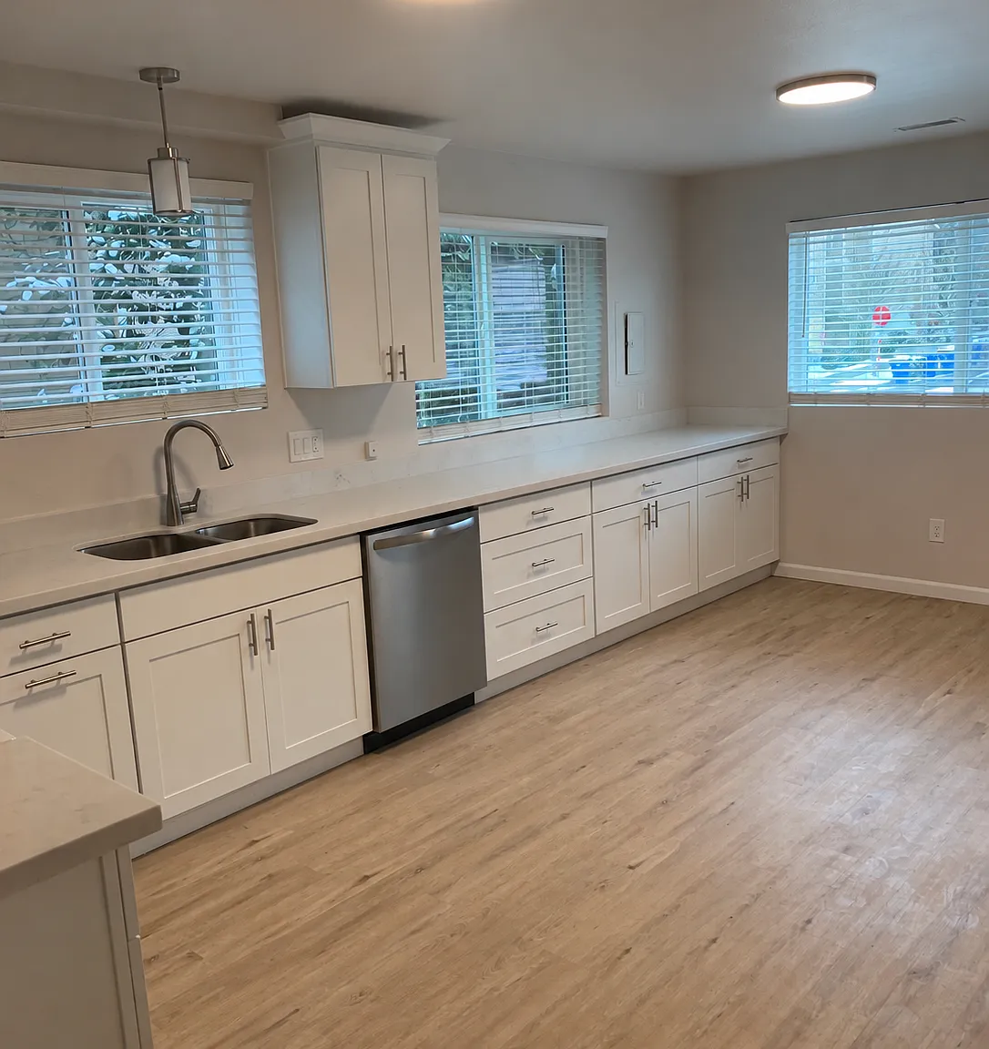 13729 Greenwood Ave — Photo 4