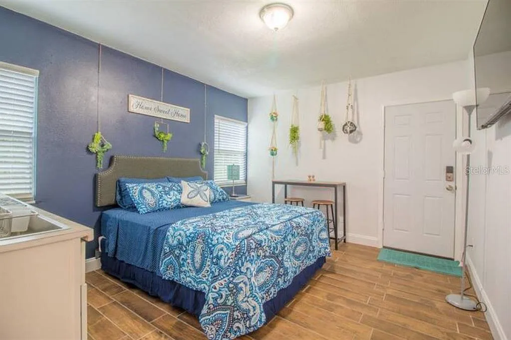 1 bed, 1.0 bath, 270 sqft, $1,600 — Photo 3