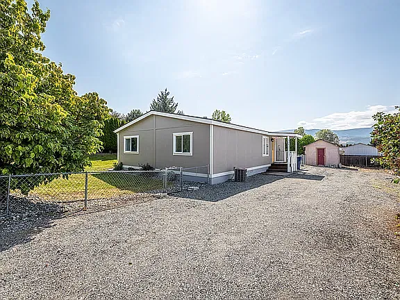 3 bed, 1040 sqft, $2,350 — Photo 3