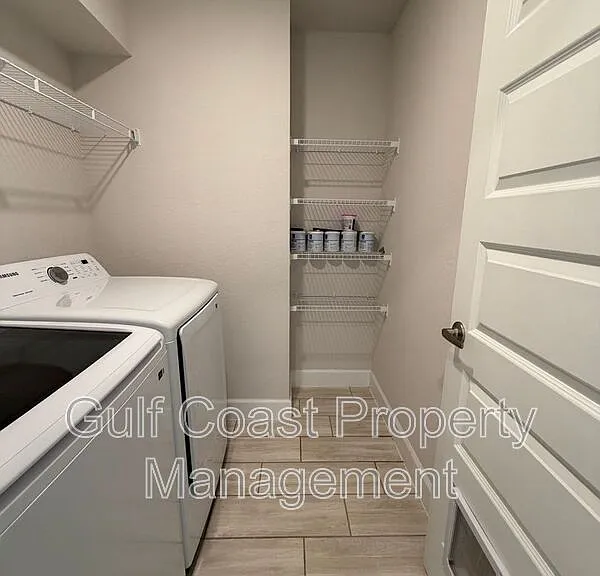 4865 Manila Ave — Photo 36