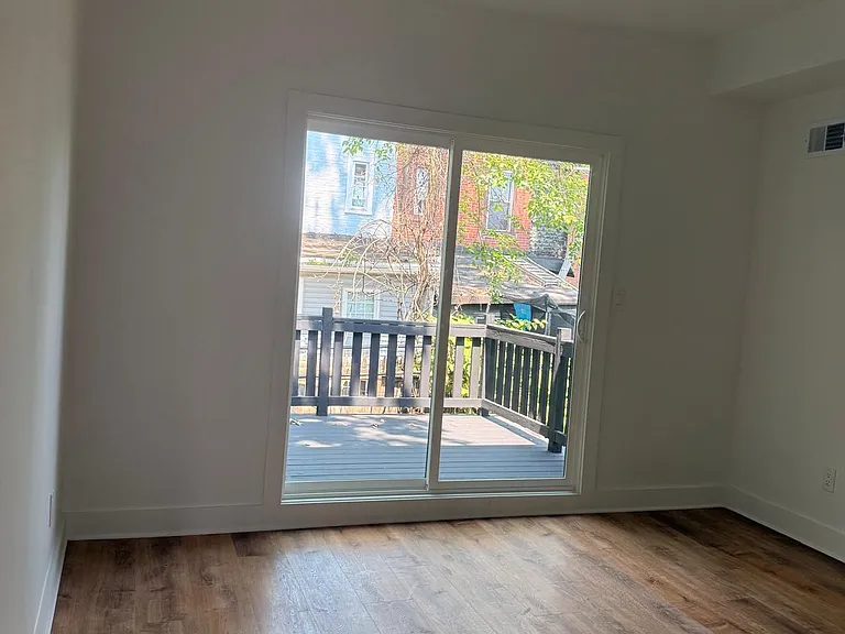 137 E Pleasant St — Photo 7