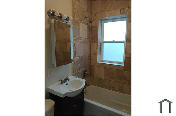 Building Photo - 922 N Keeler Ave #1