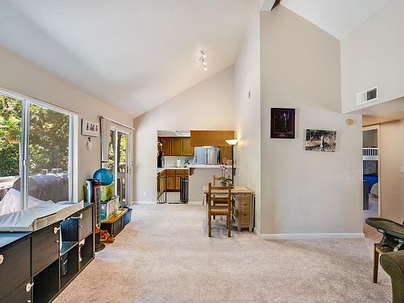 3rd image of 1050 Summershore Ct