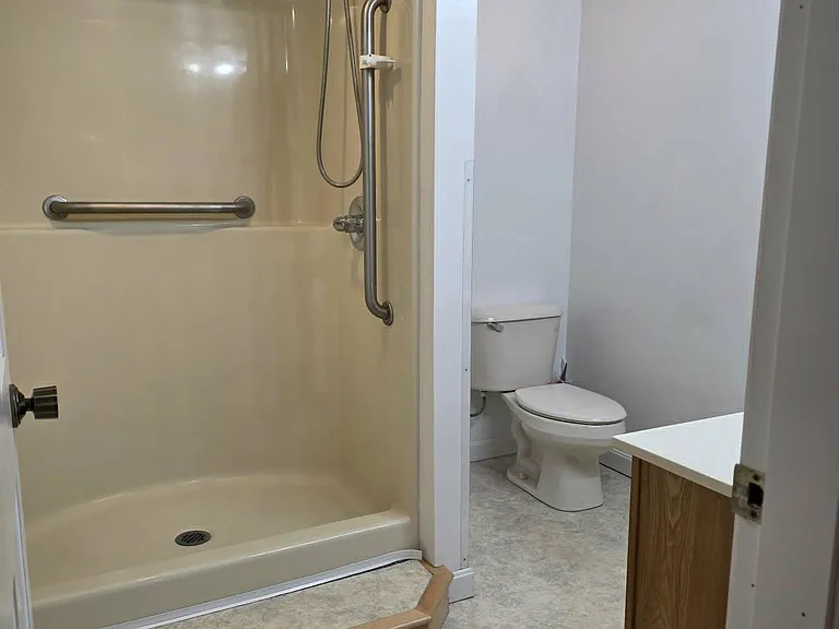 132 1st Crown Point Rd #BASEMENT — Photo 9