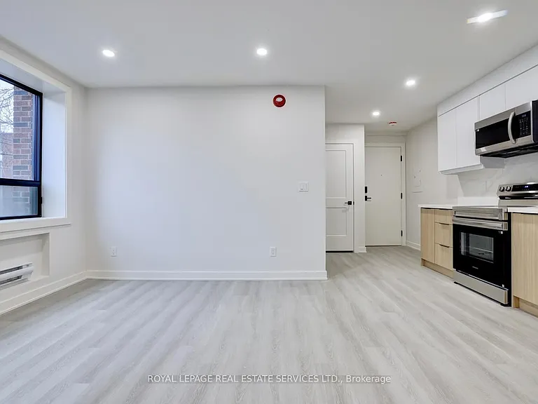 20 Duke St #305 — Photo 39
