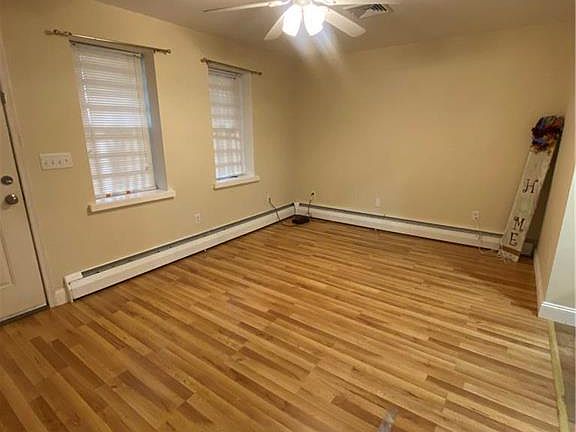 3rd image of 2428 Dewey Ave