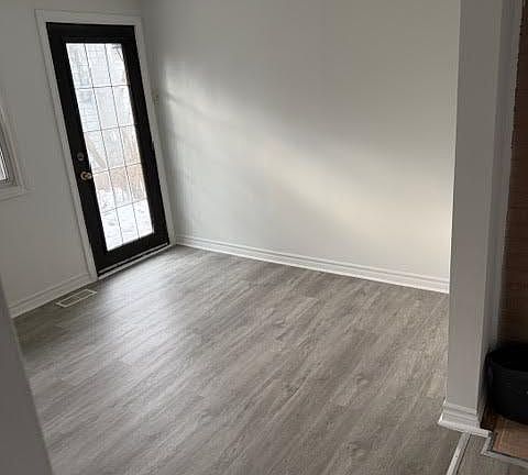 4th image of 207 Bayview Ave