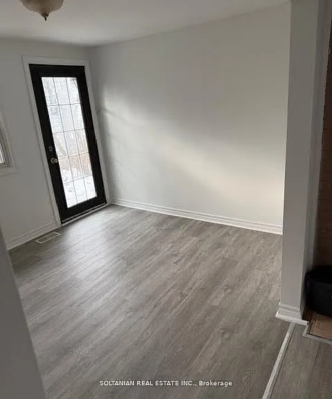 207 Bayview Ave — Photo 4