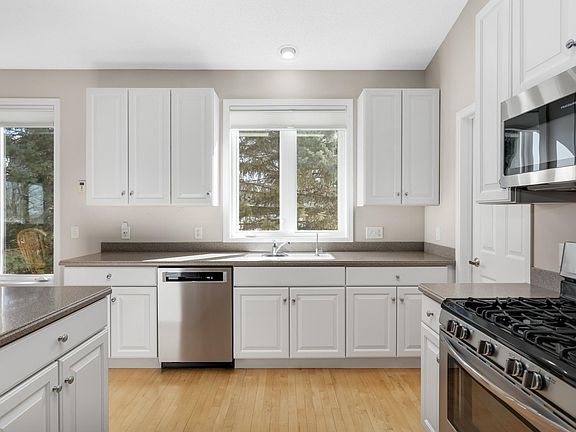 5th image of 16550 Irwinton Cir