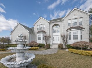 27 Amagansett Ln, Matawan, NJ 07747