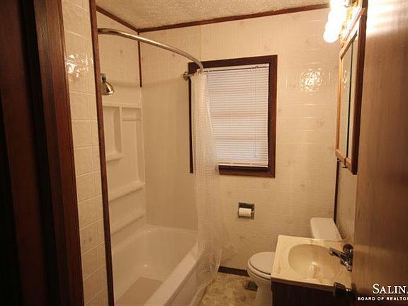 5th image of 319 Missouri Ave