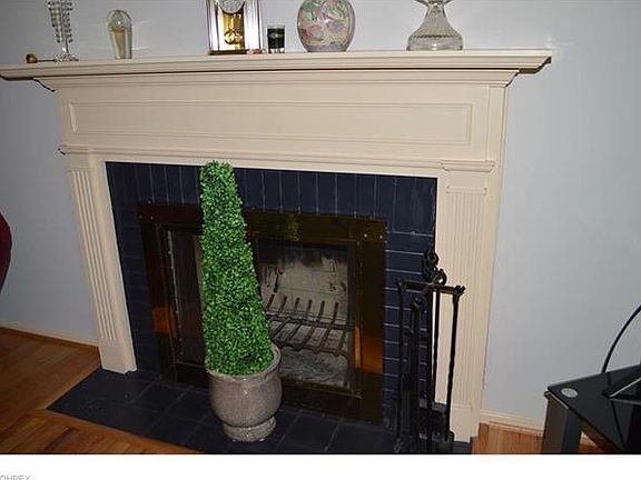 3rd image of 380 Windward Dr