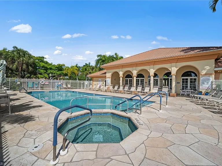 15393 Bellamar Cir #512 — Photo 42