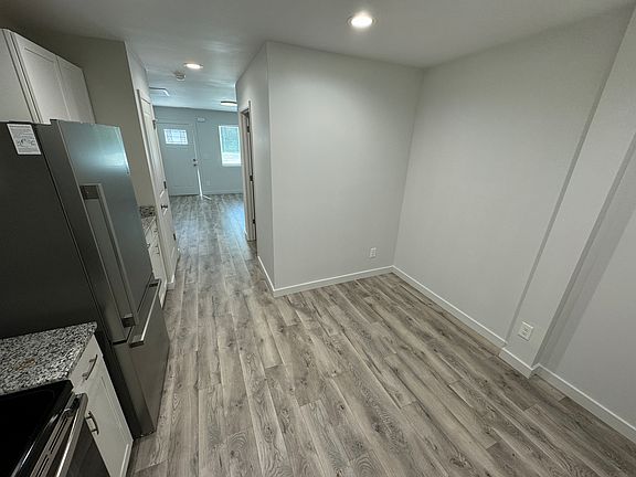 4th image of 1904 Tamara Way #B
