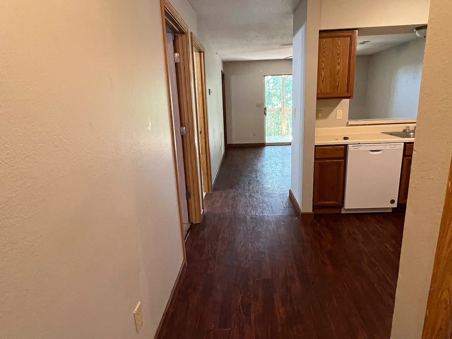 3 bed, 1000 sqft, $995 — Photo 4