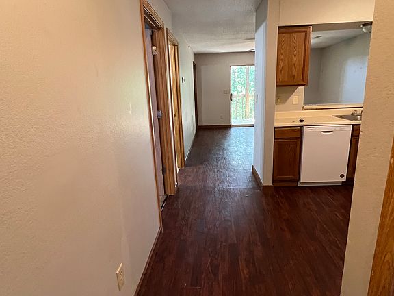 4th image of 1074 Mace Rd #15