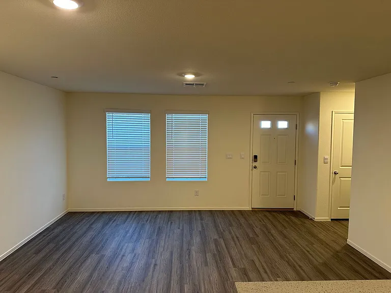 1902 Omaggio Vista St — Photo 2