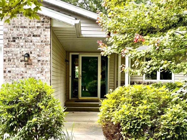 711 Fischer Cir, Stillwater, MN 55082